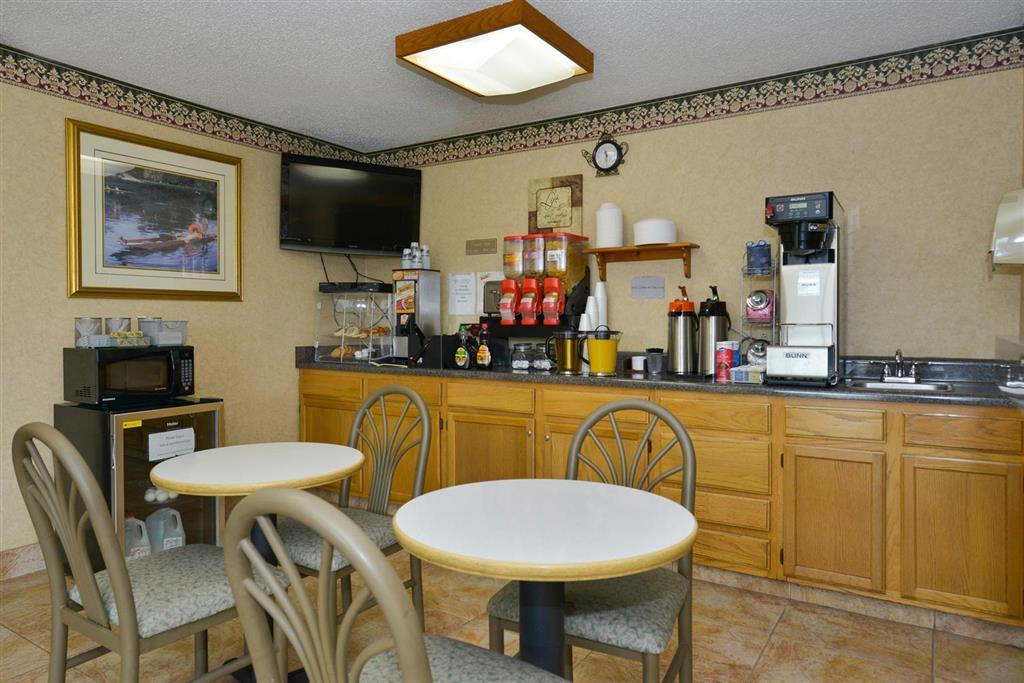 Americas Best Value Inn & Suites Harrisonville Restoran gambar