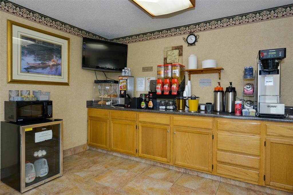 Americas Best Value Inn & Suites Harrisonville Restoran gambar